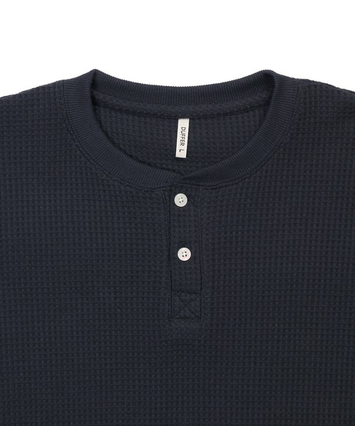 The DUFFER of ST.GEORGE（ザダファーオブセントジョージ）の「RELAX FIT WAFFLE HENLEY NECK L/S TEE：リラックスフィット ワッフル ヘンリーネック ロンTEE（Tシャツ/カットソー・メンズ・オフホワイト/マルーン/ネイビー/ブラック・X-LARGE/LARGE/MEDIUM/SMALL）」の21枚目の写真