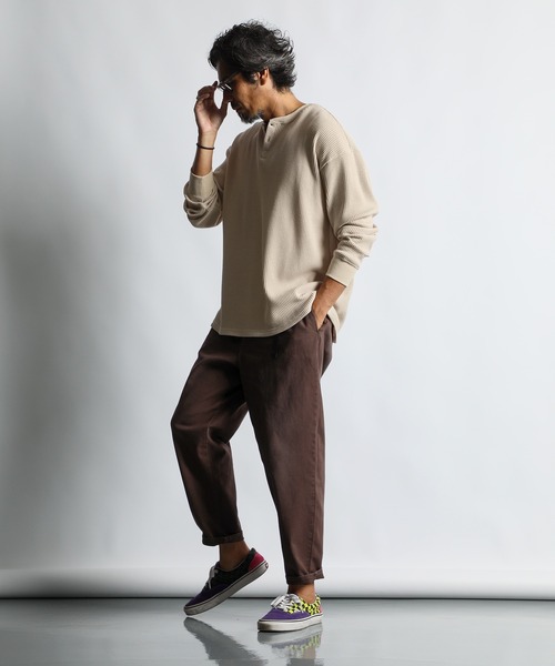 The DUFFER of ST.GEORGE（ザダファーオブセントジョージ）の「RELAX FIT WAFFLE HENLEY NECK L/S TEE：リラックスフィット ワッフル ヘンリーネック ロンTEE（Tシャツ/カットソー・メンズ・オフホワイト/マルーン/ネイビー/ブラック・X-LARGE/LARGE/MEDIUM/SMALL）」の6枚目の写真