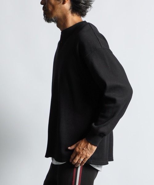 The DUFFER of ST.GEORGE（ザダファーオブセントジョージ）の「RELAX FIT WAFFLE HENLEY NECK L/S TEE：リラックスフィット ワッフル ヘンリーネック ロンTEE（Tシャツ/カットソー・メンズ・オフホワイト/マルーン/ネイビー/ブラック・X-LARGE/LARGE/MEDIUM/SMALL）」の13枚目の写真