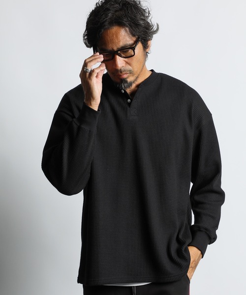 The DUFFER of ST.GEORGE（ザダファーオブセントジョージ）の「RELAX FIT WAFFLE HENLEY NECK L/S TEE：リラックスフィット ワッフル ヘンリーネック ロンTEE（Tシャツ/カットソー・メンズ・オフホワイト/マルーン/ネイビー/ブラック・X-LARGE/LARGE/MEDIUM/SMALL）」の7枚目の写真