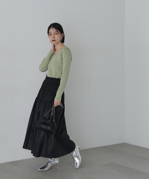 N.(N. Natural Beauty Basic)(エヌエヌナチュラルビューティーベーシック)の「◆シャイニーティアードスカート(スカート・レディース・ブラック/カーキ・MEDIUM)」の5枚目の写真