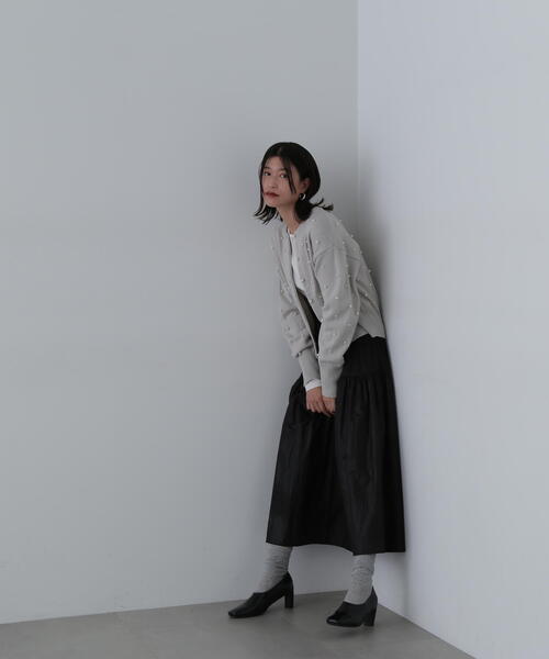 N.(N. Natural Beauty Basic)(エヌエヌナチュラルビューティーベーシック)の「◆シャイニーティアードスカート(スカート・レディース・ブラック/カーキ・MEDIUM)」の7枚目の写真