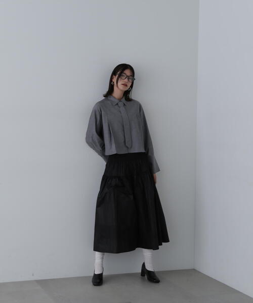 N.(N. Natural Beauty Basic)(エヌエヌナチュラルビューティーベーシック)の「◆シャイニーティアードスカート(スカート・レディース・ブラック/カーキ・MEDIUM)」の8枚目の写真