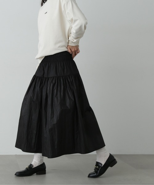 N.(N. Natural Beauty Basic)(エヌエヌナチュラルビューティーベーシック)の「◆シャイニーティアードスカート(スカート・レディース・ブラック/カーキ・MEDIUM)」の1枚目の写真