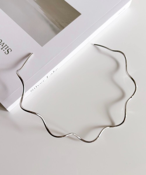 tone（トーン）の「【ECRu.】ウェーブライン チョーカー（チョーカー・レディース・ゴールド/シルバー・FREE）」の2枚目の写真