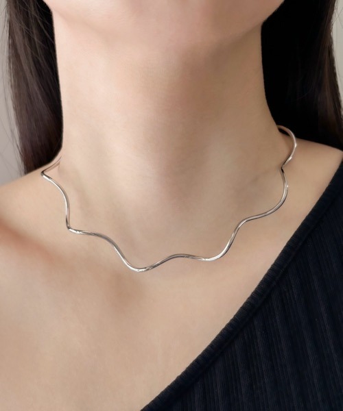 tone（トーン）の「【ECRu.】ウェーブライン チョーカー（チョーカー・レディース・ゴールド/シルバー・FREE）」の8枚目の写真