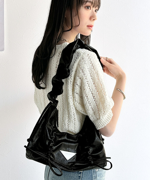 mily bilet（ミウィビレット）の「【mily bilet】見た目以上の収納力。クラッキングエナメル２WAYドロストハンドルリボンデザインハンドバック（ハンドバッグ・レディース・ブラック/アイボリー/シルバー・ONE SIZE）」の20枚目の写真