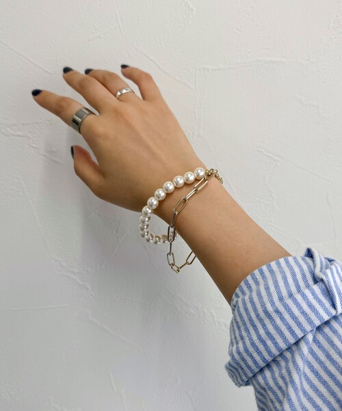 fredy emue（フレディエミュ）の「パール×チェーンブレス（ブレスレット・レディース・ゴールド/オフホワイト・FREE）」の3枚目の写真