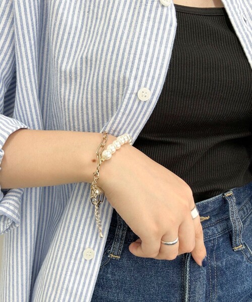 fredy emue（フレディエミュ）の「パール×チェーンブレス（ブレスレット・レディース・ゴールド/オフホワイト・FREE）」の5枚目の写真