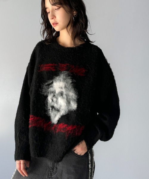 セール】1枚で映える主役級トップス。人物モチーフ起毛シャギー素材