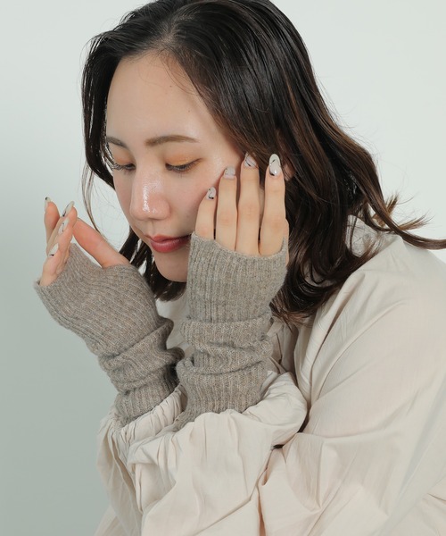 emesuelee(エメスーリー)の「ウール混 2way ハンドウォーマー(アームカバー・レディース・モカ/ナチュラル/チャコールグレー・フリー)」の3枚目の写真