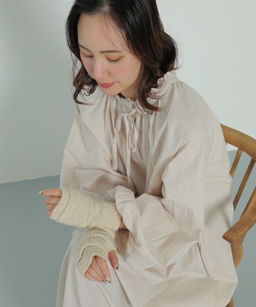 emesuelee(エメスーリー)の「ウール混 2way ハンドウォーマー(アームカバー・レディース・モカ/ナチュラル/チャコールグレー・フリー)」の19枚目の写真