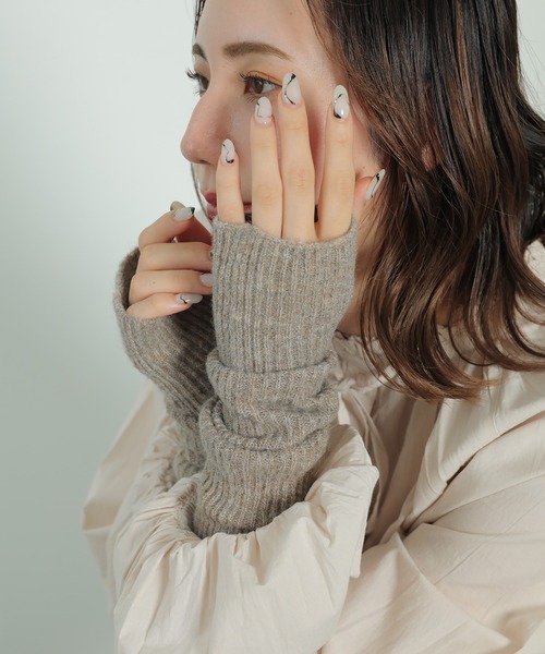 emesuelee(エメスーリー)の「ウール混 2way ハンドウォーマー(アームカバー・レディース・モカ/ナチュラル/チャコールグレー・フリー)」の18枚目の写真