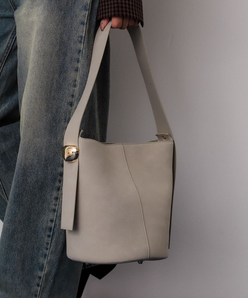 SENSE OF PLACE by URBAN RESEARCH（センスオブプレイスバイアーバンリサーチ）の「スエードライクワンハンドルバッグ（ハンドバッグ・レディース・ライトベージュ/ベージュ・ONE）」の3枚目の写真
