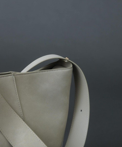 SENSE OF PLACE by URBAN RESEARCH（センスオブプレイスバイアーバンリサーチ）の「スエードライクワンハンドルバッグ（ハンドバッグ・レディース・ライトベージュ/ベージュ・ONE）」の9枚目の写真