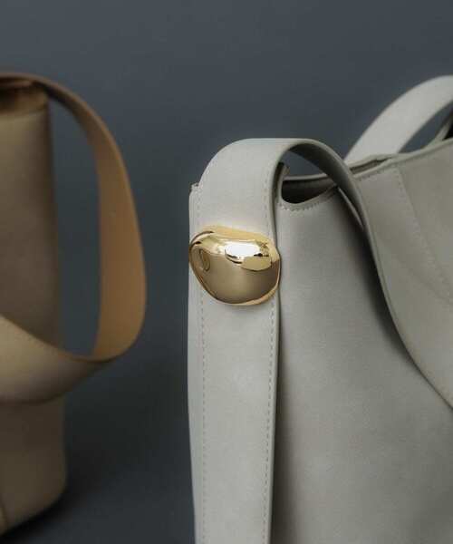 SENSE OF PLACE by URBAN RESEARCH（センスオブプレイスバイアーバンリサーチ）の「スエードライクワンハンドルバッグ（ハンドバッグ・レディース・ライトベージュ/ベージュ・ONE）」の10枚目の写真