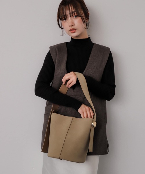 SENSE OF PLACE by URBAN RESEARCH（センスオブプレイスバイアーバンリサーチ）の「スエードライクワンハンドルバッグ（ハンドバッグ・レディース・ライトベージュ/ベージュ・ONE）」の13枚目の写真