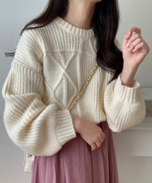 LAUIR（ラウアー）の「ボリュームスリーブパターンケーブルニット（ニット/セーター・レディース）」