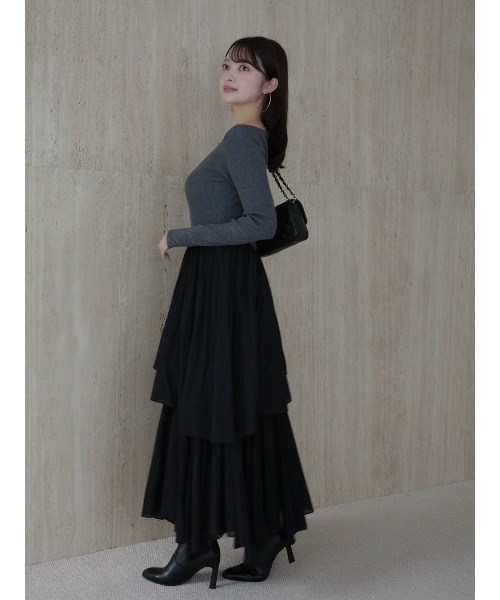 anuans（アニュアンス）の「ボートネックイレギュラーヘムドッキング