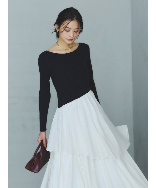 anuans（アニュアンス）の「ボートネックイレギュラーヘムドッキング