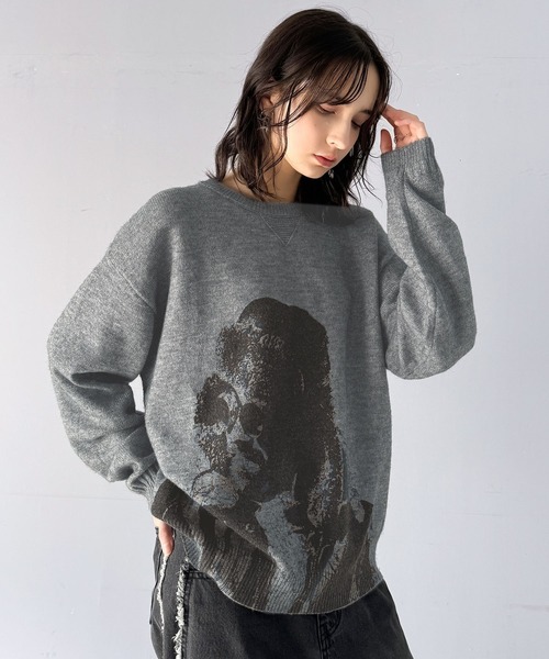 classicalelf(クラシカルエルフ)の「大胆なグラフィックが存在感をプラス。人柄シルエットプリントニット(ニット/セーター・メンズ・ベージュ/グレイッシュベージュ/グレー・LARGE/MEDIUM/X-LARGE)」の5枚目の写真