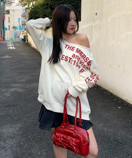 lilful（リルフル）の「レタリングロゴ ワンショルダー 肌見せ オーバーサイズスウェット（スウェット・レディース・アイボリー/グレー・M/L）」の14枚目の写真