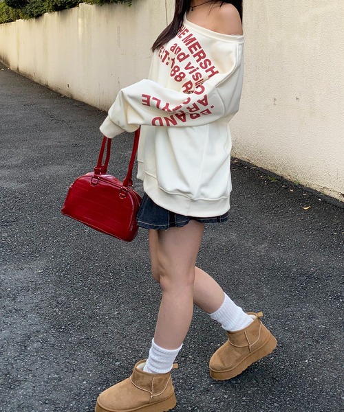 lilful（リルフル）の「レタリングロゴ ワンショルダー 肌見せ オーバーサイズスウェット（スウェット・レディース・アイボリー/グレー・M/L）」の12枚目の写真