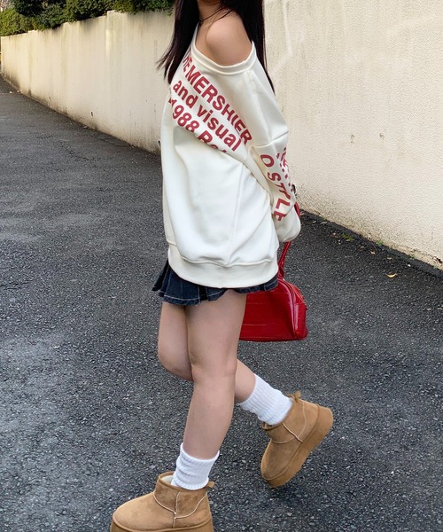 lilful（リルフル）の「レタリングロゴ ワンショルダー 肌見せ オーバーサイズスウェット（スウェット・レディース・アイボリー/グレー・M/L）」の16枚目の写真