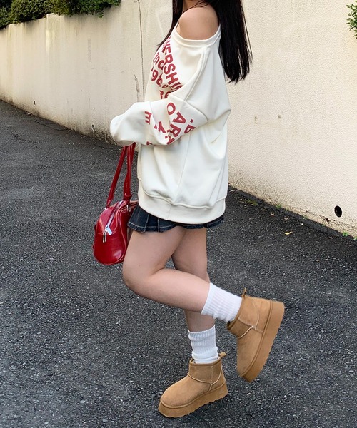 lilful（リルフル）の「レタリングロゴ ワンショルダー 肌見せ オーバーサイズスウェット（スウェット・レディース・アイボリー/グレー・M/L）」の15枚目の写真