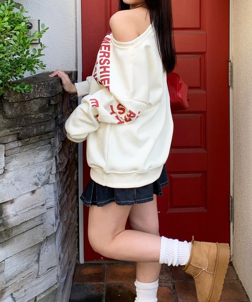 lilful（リルフル）の「レタリングロゴ ワンショルダー 肌見せ オーバーサイズスウェット（スウェット・レディース・アイボリー/グレー・M/L）」の17枚目の写真