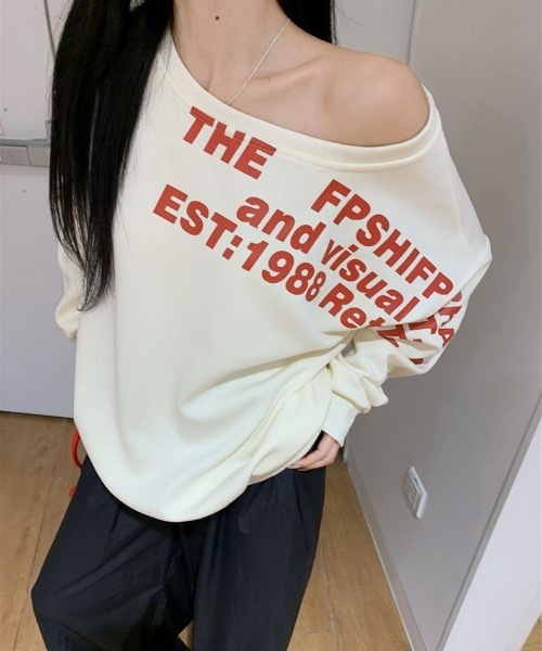 lilful（リルフル）の「レタリングロゴ ワンショルダー 肌見せ オーバーサイズスウェット（スウェット・レディース・アイボリー/グレー・M/L）」の18枚目の写真