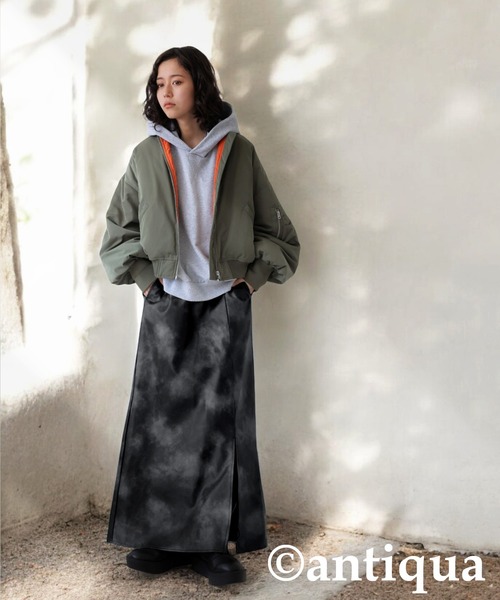 antiqua(アンティカ)の「タイダイ柄レザースカート(スカート・レディース・ブラック・ONESIZE)」の5枚目の写真