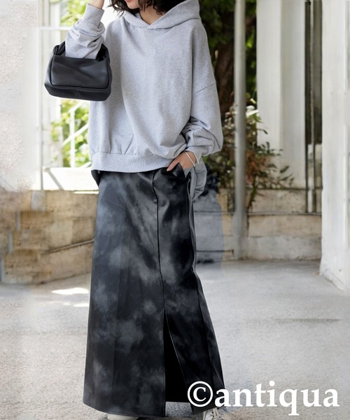 antiqua(アンティカ)の「タイダイ柄レザースカート(スカート・レディース・ブラック・ONESIZE)」の6枚目の写真