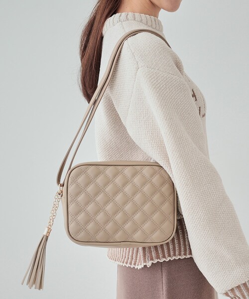 SHOO・LA・RUE（シューラルー）の「◆タッセル付きキルトショルダーバッグ（ショルダーバッグ・レディース・シルバー/ワインレッド/ベージュ/ブラック・00）」の13枚目の写真