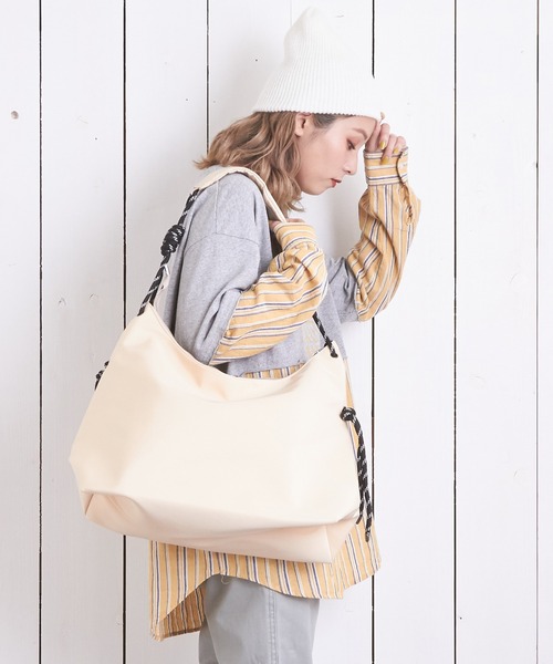 CUBE SUGAR(キューブシュガー)の「ナイロン2WAYショルダーバッグ(ショルダーバッグ・レディース・ナチュラル/ブラック・M)」の10枚目の写真