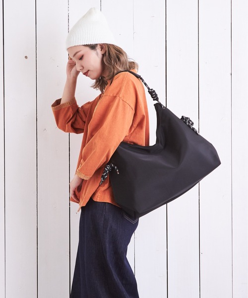 CUBE SUGAR(キューブシュガー)の「ナイロン2WAYショルダーバッグ(ショルダーバッグ・レディース・ナチュラル/ブラック・M)」の6枚目の写真