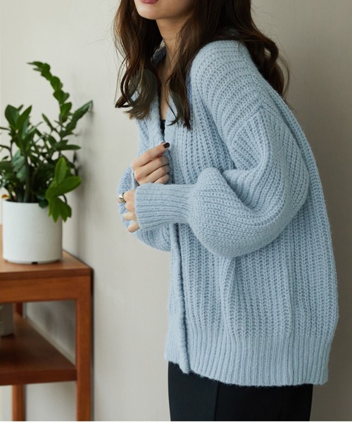 MISCH MASCH(ミッシュマッシュ)の「Vネックニットカーディガン MO33N01(ニット/セーター・レディース・ブルー/ピンク/グリーン/ライトグレー/ネイビー/イエロー・フリ-)」の4枚目の写真