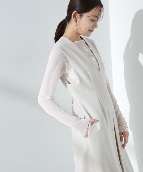 NANO universe(ナノユニバース)の「梨地シアーカットトップス(Tシャツ/カットソー・レディース・オフホワイト/ブラック/ライトブルー・S/M)」の8枚目の写真