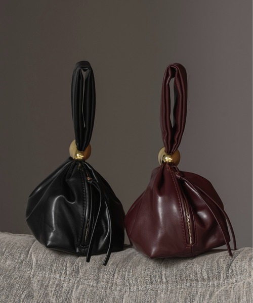 lawgy（ラウジー）の「accent point one handle gather bag / アクセントポイントワンハンドルギャザーバッグ（ショルダーバッグ・レディース・ボルドー/ブラック・FREE）」の2枚目の写真