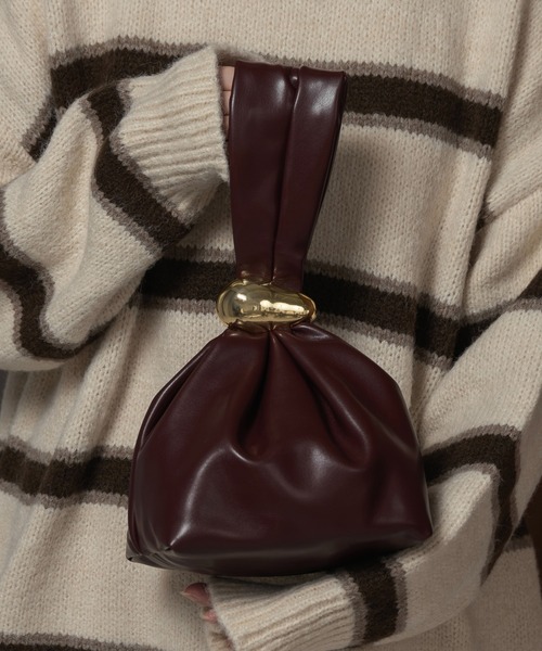 lawgy（ラウジー）の「accent point one handle gather bag / アクセントポイントワンハンドルギャザーバッグ（ショルダーバッグ・レディース・ボルドー/ブラック・FREE）」の4枚目の写真