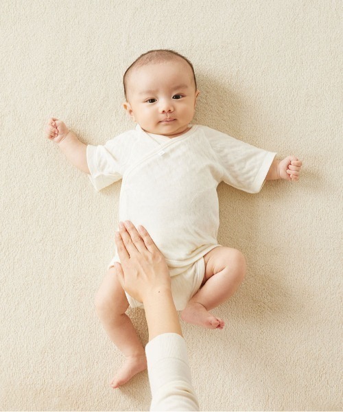 10mois(ディモワ)の「【10mois(ディモワ)】 PATTO SATTO OMEKASHI (長袖フリル) 50-60cm・60-70cm(肌着・キッズ・ホワイト/ピンク・60-70cm/50-60cm)」の3枚目の写真