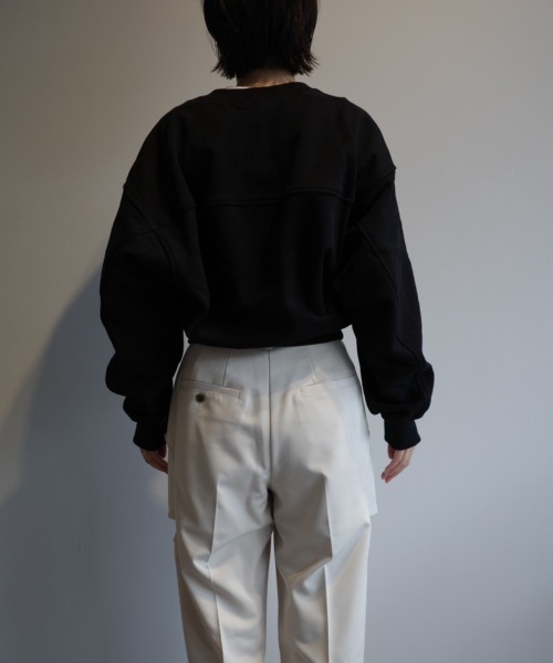 CLANE(クラネ)の「CLANE POWER SHOULDER SHORT SWEAT TOPS(スウェット・レディース・ホワイト/グレー/ブラック・1/2)」の5枚目の写真