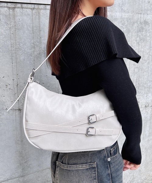 INGNI（イング）の「ベルト付きショルダーバッグ（ハンドバッグ・レディース・オフホワイト/ブラック・ONE SIZE）」の3枚目の写真