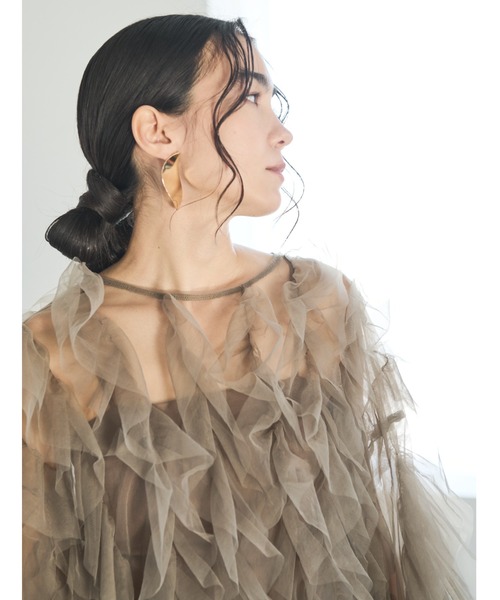 AIC.(エーアイシー)の「チュールメニーフリルトップス(シャツ/ブラウス・レディース・グレイッシュベージュ/ブラック/アイボリー・FREE)」の19枚目の写真