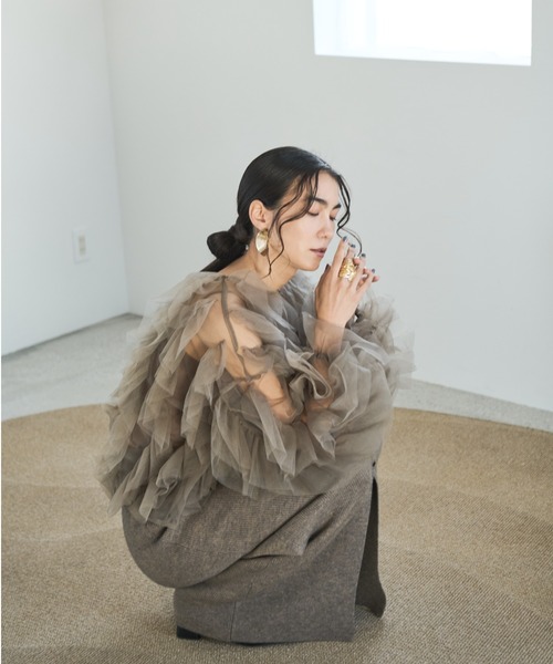 AIC.(エーアイシー)の「チュールメニーフリルトップス(シャツ/ブラウス・レディース・グレイッシュベージュ/ブラック/アイボリー・FREE)」の14枚目の写真