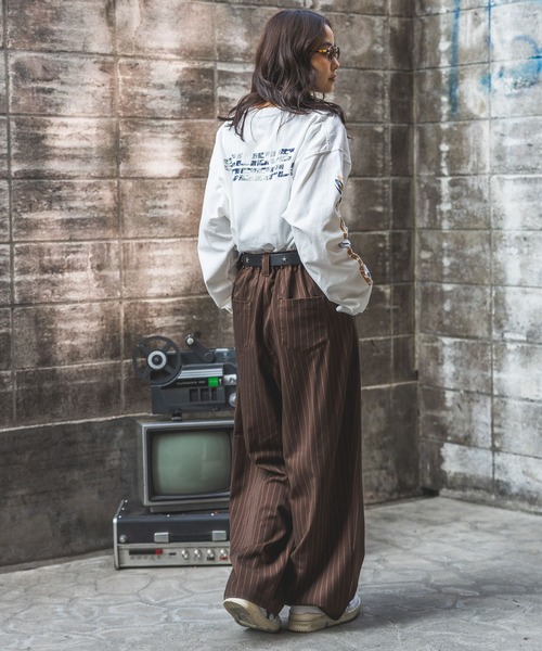 PBLIM(ページボーイリム)の「《UNISEX》スプレーロゴロンT(Tシャツ/カットソー・レディース・ベージュ/ブラック/ホワイト・MEDIUM/LARGE)」の5枚目の写真