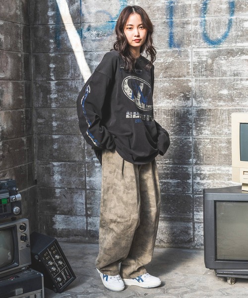 PBLIM(ページボーイリム)の「《UNISEX》スプレーロゴロンT(Tシャツ/カットソー・レディース・ベージュ/ブラック/ホワイト・MEDIUM/LARGE)」の8枚目の写真