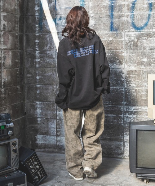 PBLIM(ページボーイリム)の「《UNISEX》スプレーロゴロンT(Tシャツ/カットソー・レディース・ベージュ/ブラック/ホワイト・MEDIUM/LARGE)」の9枚目の写真