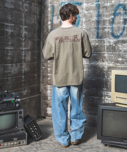 PBLIM(ページボーイリム)の「《UNISEX》スプレーロゴロンT(Tシャツ/カットソー・レディース・ベージュ/ブラック/ホワイト・MEDIUM/LARGE)」の11枚目の写真