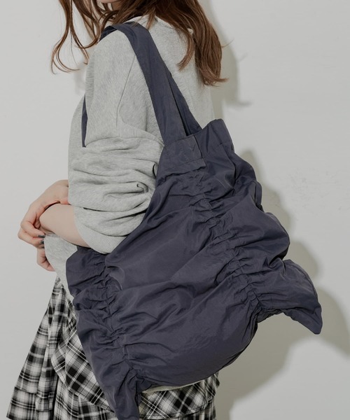 SMELLY（スメリー）の「ナイロンギャザートート（トートバッグ・レディース・チャコールグレー/ライトグレー・-）」の3枚目の写真